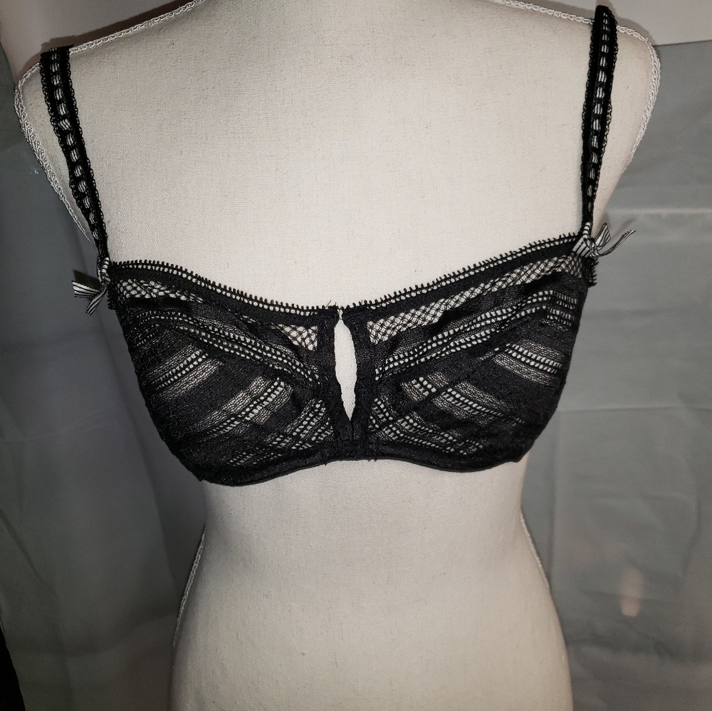 SOLD.   2 PIECE VICTORIAS SECRET